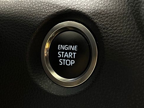 Certified 2025 Toyota Corolla SE image 19