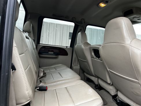Used 2006 Ford F350 Lariat AWD/4WD image 11