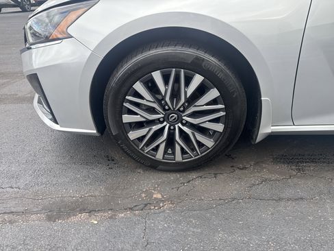 Used 2023 Nissan Altima 2.5 SV w/ SV Premium Package image 11