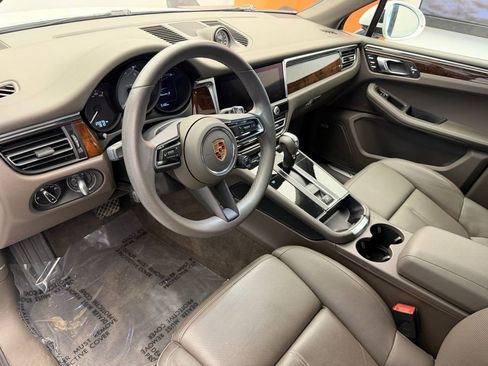 Used 2022 Porsche Macan S AWD/4WD image 4