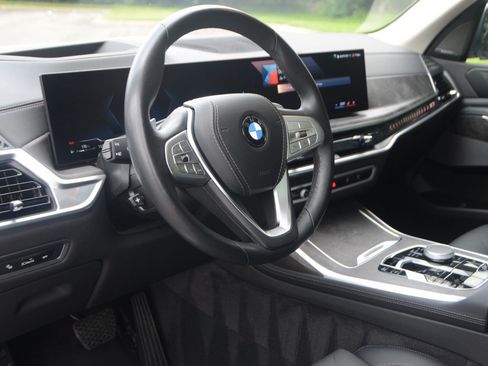 Used 2025 BMW X7 xDrive40i w/ Premium Package AWD/4WD image 19