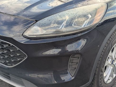 Used 2021 Ford Escape SE image 12