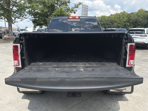 Used 2018 RAM 3500 Laramie w/ Convenience Group AWD/4WD image 18