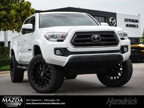 Used 2022 Toyota Tacoma SR5 w/ Technology Package RWD image 1