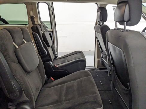 Used 2019 Dodge Grand Caravan SE FWD image 22