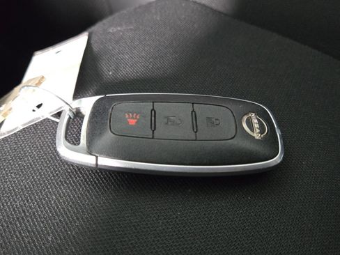 Used 2023 Nissan Rogue S AWD/4WD image 29