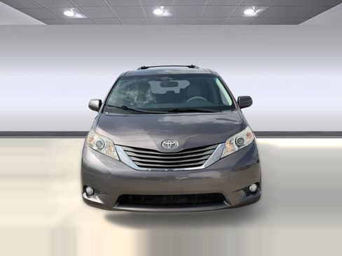 Used 2014 Toyota Sienna XLE FWD image 6