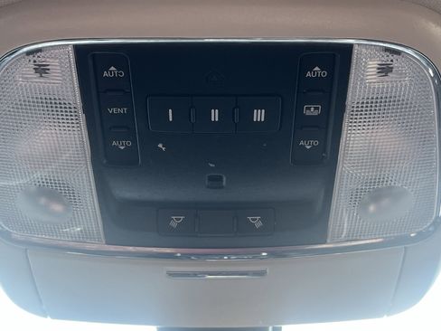 Used 2020 Chrysler 300 Limited RWD image 23