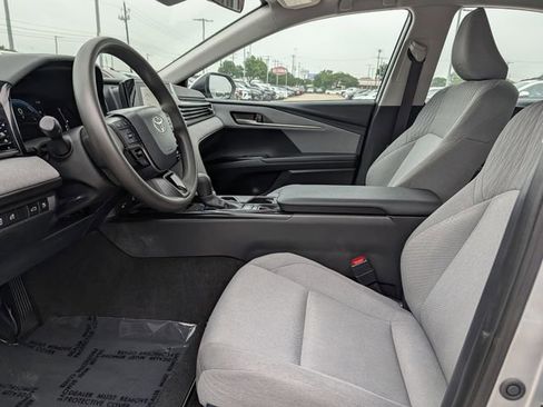 Used 2025 Toyota Camry LE FWD image 25