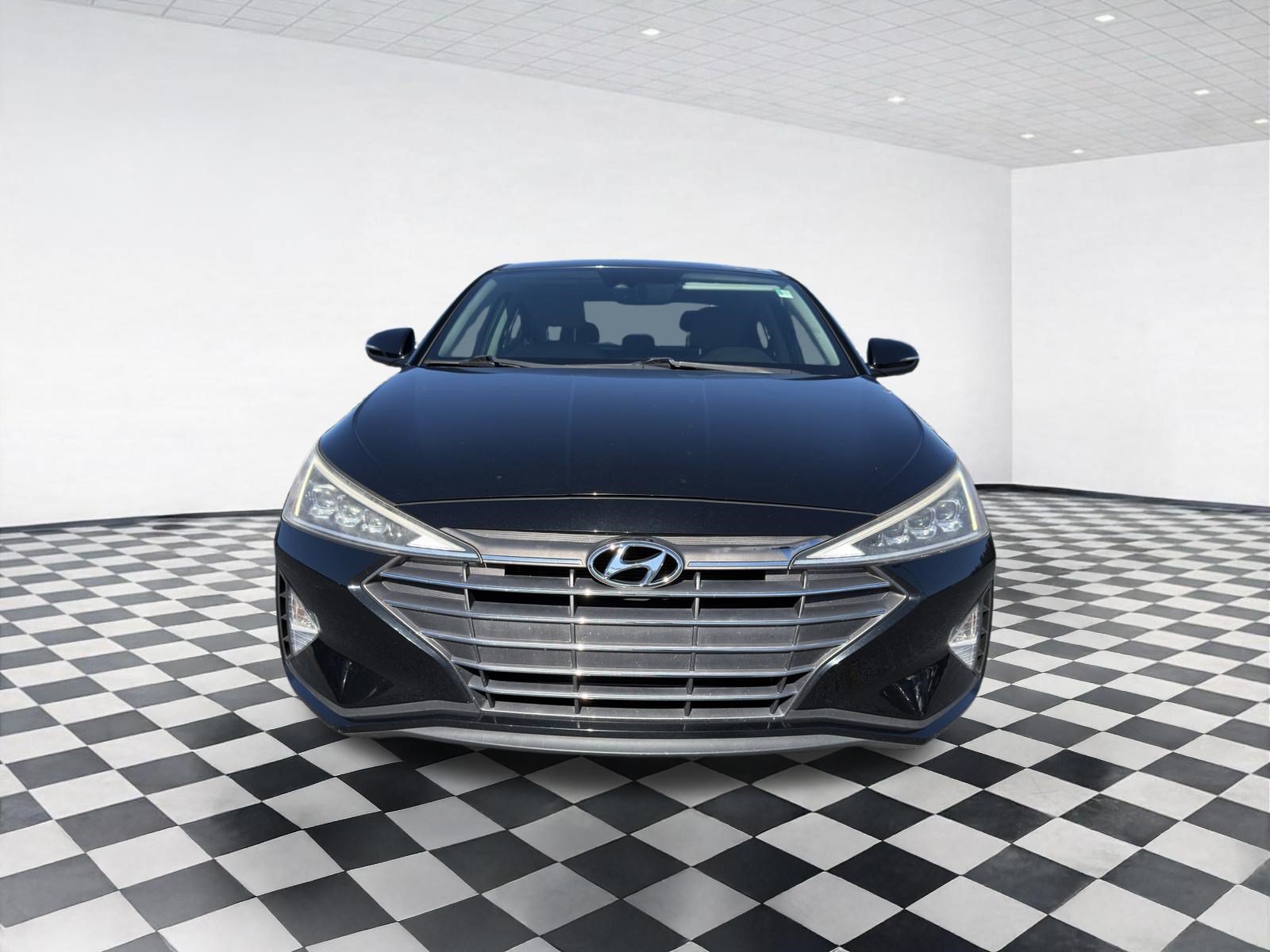 Used 2019 Hyundai Elantra Limited FWD image 2