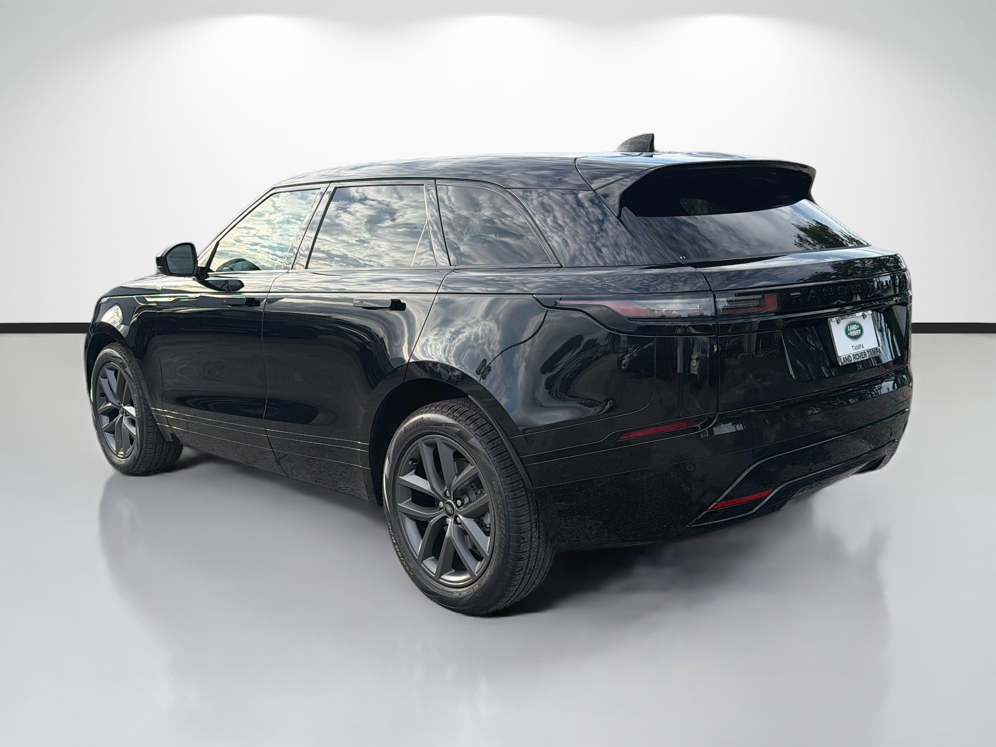 Used 2024 Land Rover Range Rover Velar Dynamic SE AWD/4WD image 3