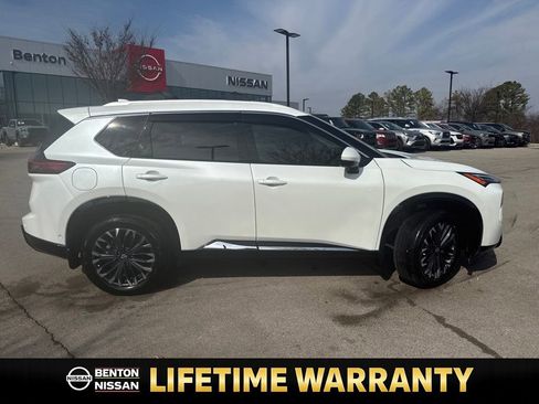 Certified 2025 Nissan Rogue Platinum w/ Platinum Premium Package image 3