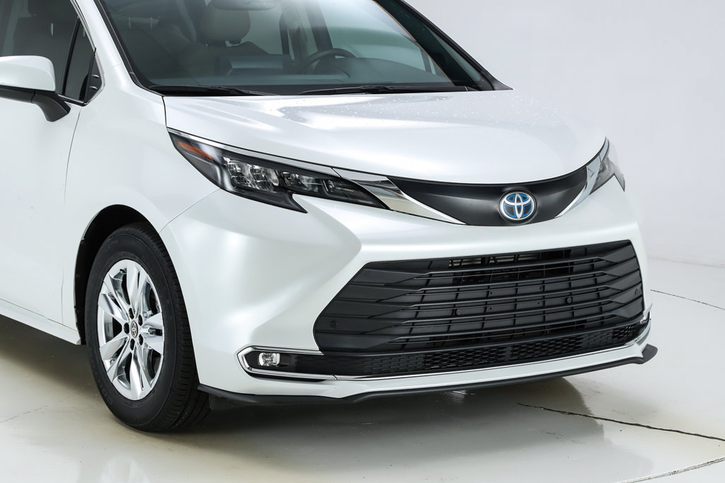 Used 2024 Toyota Sienna XLE w/ XLE Plus Package AWD/4WD image 29