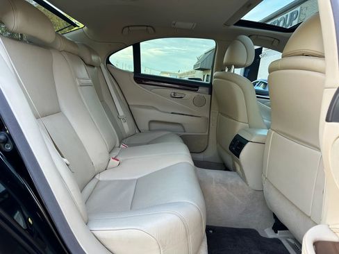 Used 2013 Lexus LS 460 w/ Comfort Pkg image 26