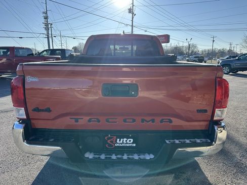 Used 2016 Toyota Tacoma SR5 image 4