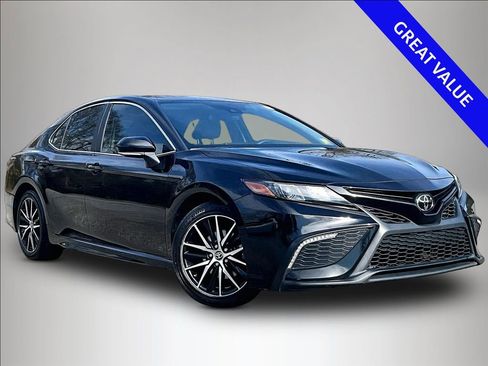Used 2023 Toyota Camry SE image 1