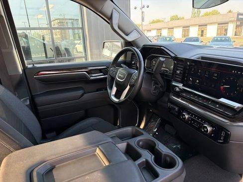 Used 2024 GMC Sierra 1500 Elevation AWD/4WD image 11