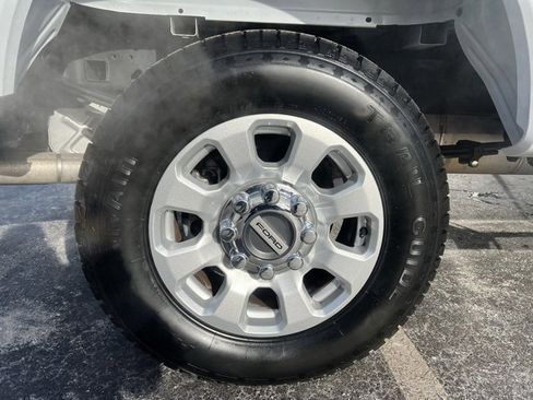 Used 2024 Ford F250 XLT w/ Snow Plow Prep Package image 38