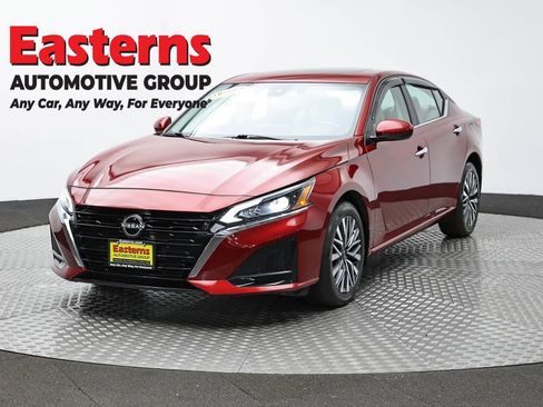 Used 2023 Nissan Altima 2.5 SV w/ SV Premium Package AWD/4WD image 1