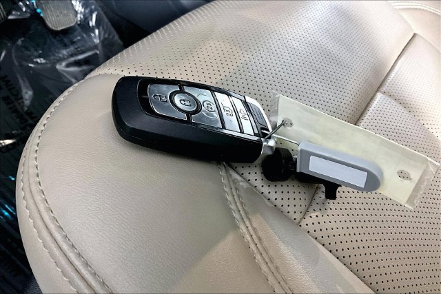 Used 2023 Ford Expedition XLT RWD image 11