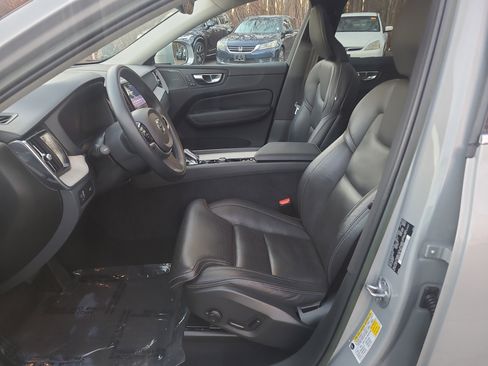 Used 2022 Volvo XC60 B5 Inscription w/ Climate Package image 17