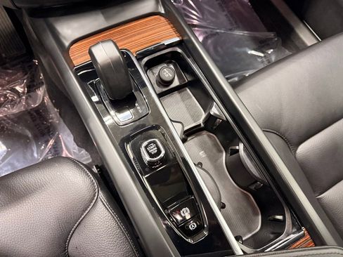 Used 2023 Volvo XC60 B5 Plus w/ Protection Package Premier image 18