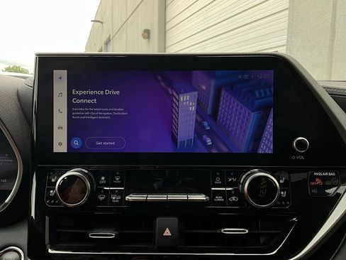 Used 2023 Toyota Highlander Platinum image 34