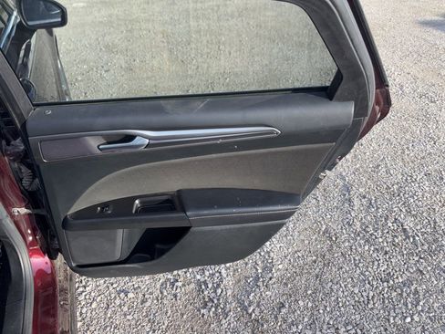 Used 2017 Ford Fusion SE w/ Equipment Group 201A image 35