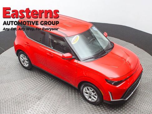 Used 2023 Kia Soul LX w/ Option Group 015 FWD image 3