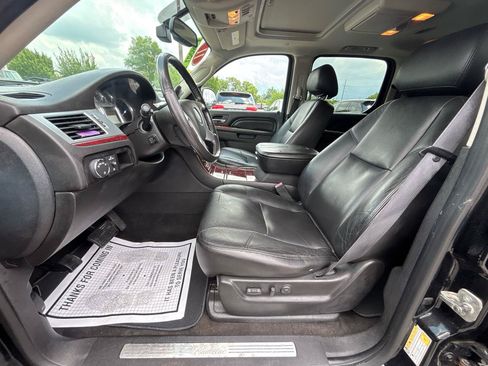 Used 2011 Cadillac Escalade ESV Luxury AWD/4WD image 18