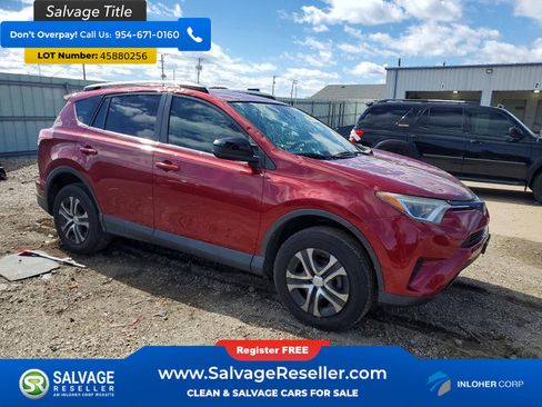 Used 2018 Toyota RAV4 LE FWD image 5