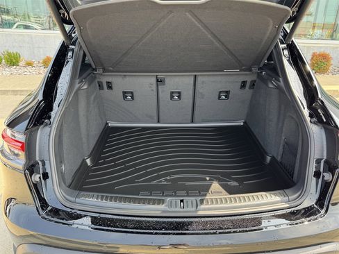 New 2026 Porsche Macan image 26