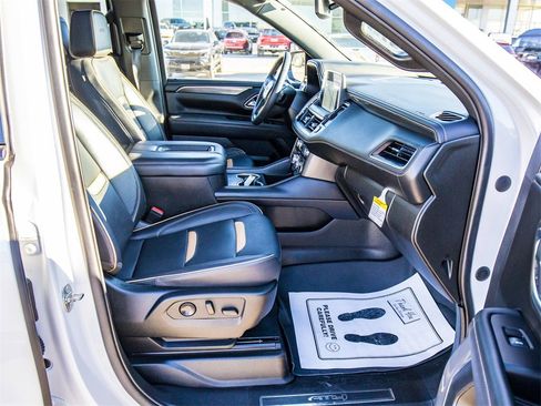 Used 2023 GMC Yukon XL AT4 w/ AT4 Premium Plus Package image 19