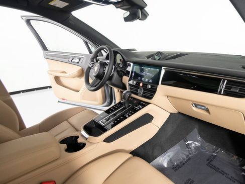 New 2026 Porsche Macan AWD/4WD image 30