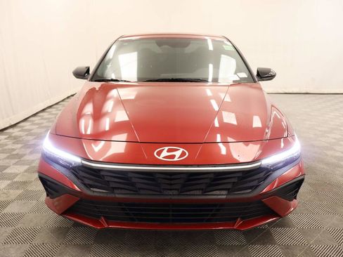 Used 2025 Hyundai Elantra Sport image 4
