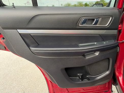 Used 2018 Ford Explorer XLT w/ Equipment Group 202A AWD/4WD image 25