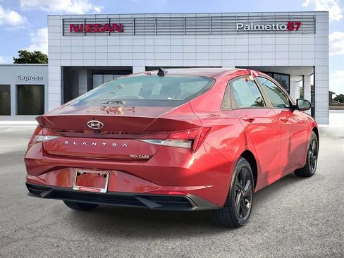 Used 2023 Hyundai Elantra SEL w/ Preferred Accessory Package FWD image 6
