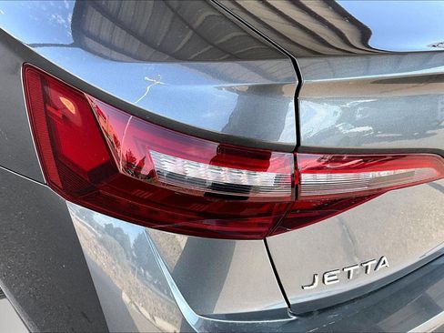 Used 2024 Volkswagen Jetta SE FWD image 22