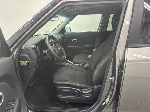 Used 2014 Kia Soul Base image 9