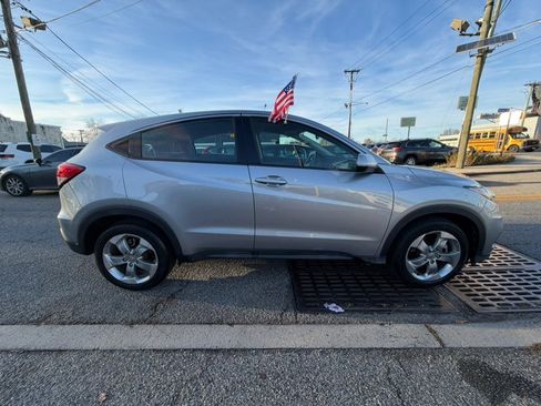 Used 2019 Honda HR-V LX image 3