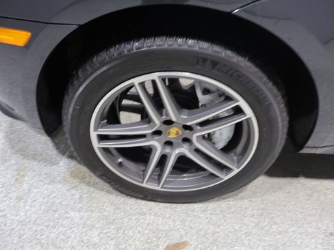Used 2021 Porsche Macan Turbo AWD/4WD image 8
