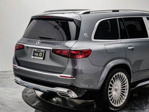Used 2024 Mercedes-Benz Maybach GLS 600 4MATIC image 23