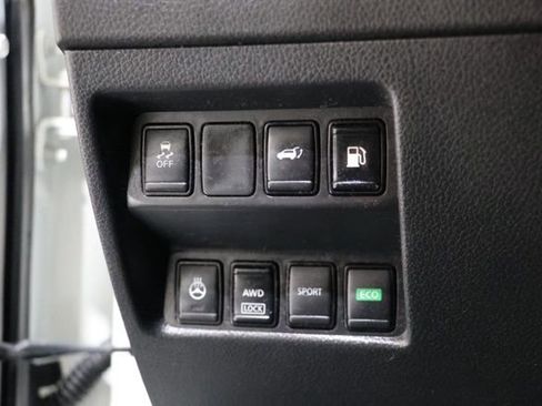 Used 2018 Nissan Rogue SV w/ Premium Package image 21