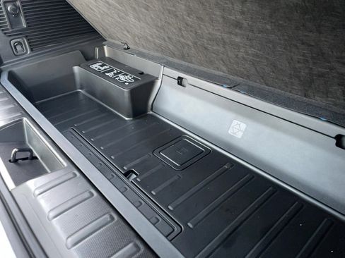 Used 2024 Subaru Ascent Premium w/ Convenience Package image 23