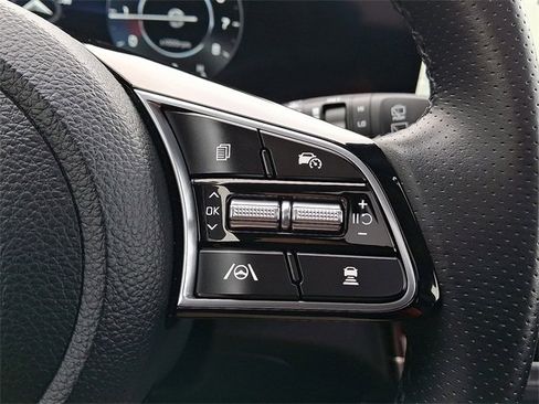 Certified 2025 Kia Seltos SX w/ SX Sunroof Package image 22