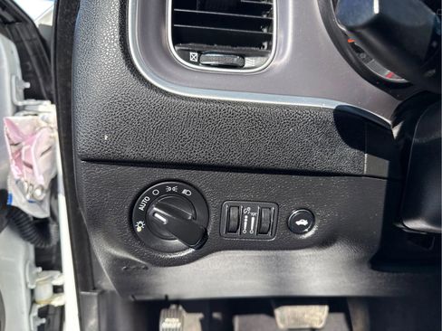 Used 2019 Dodge Charger SXT image 21