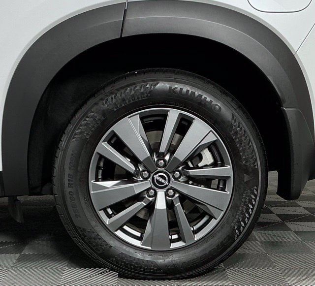Used 2025 Nissan Pathfinder SV w/ SV Premium Package FWD image 10