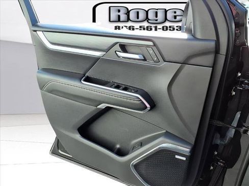 Used 2025 GMC Acadia Elevation image 17