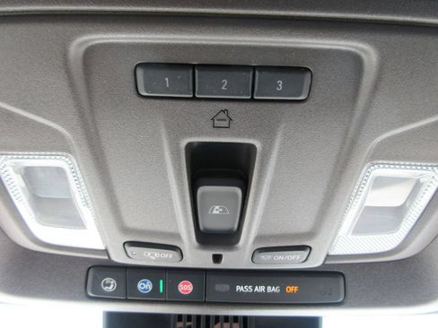 Certified 2025 Chevrolet Silverado 1500 LTZ AWD/4WD image 38
