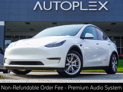 Used 2023 Tesla Model Y Long Range AWD/4WD image 1